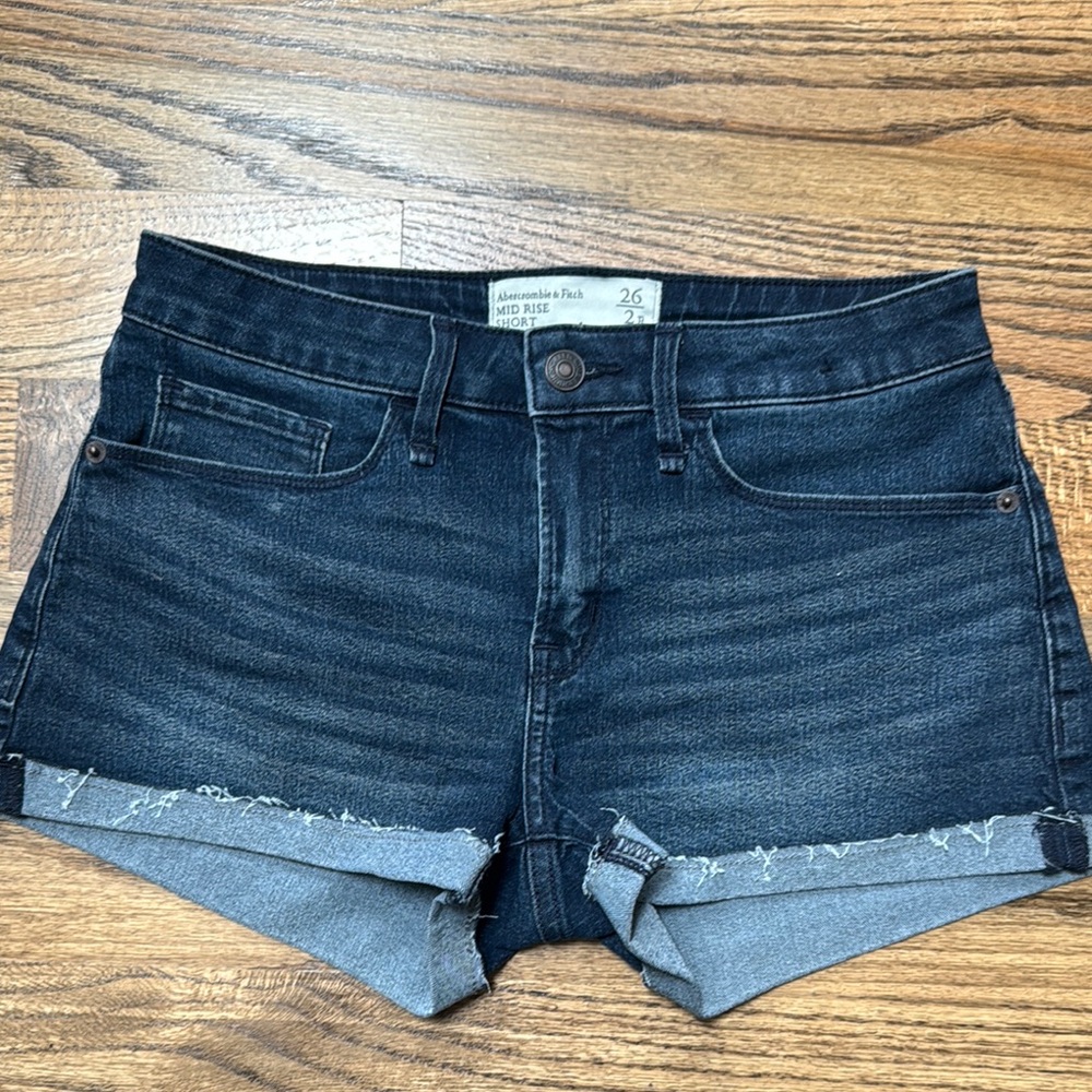 NWOT Abercrombie & Fitch Dark Blue Denim Shorts Size 26/2R